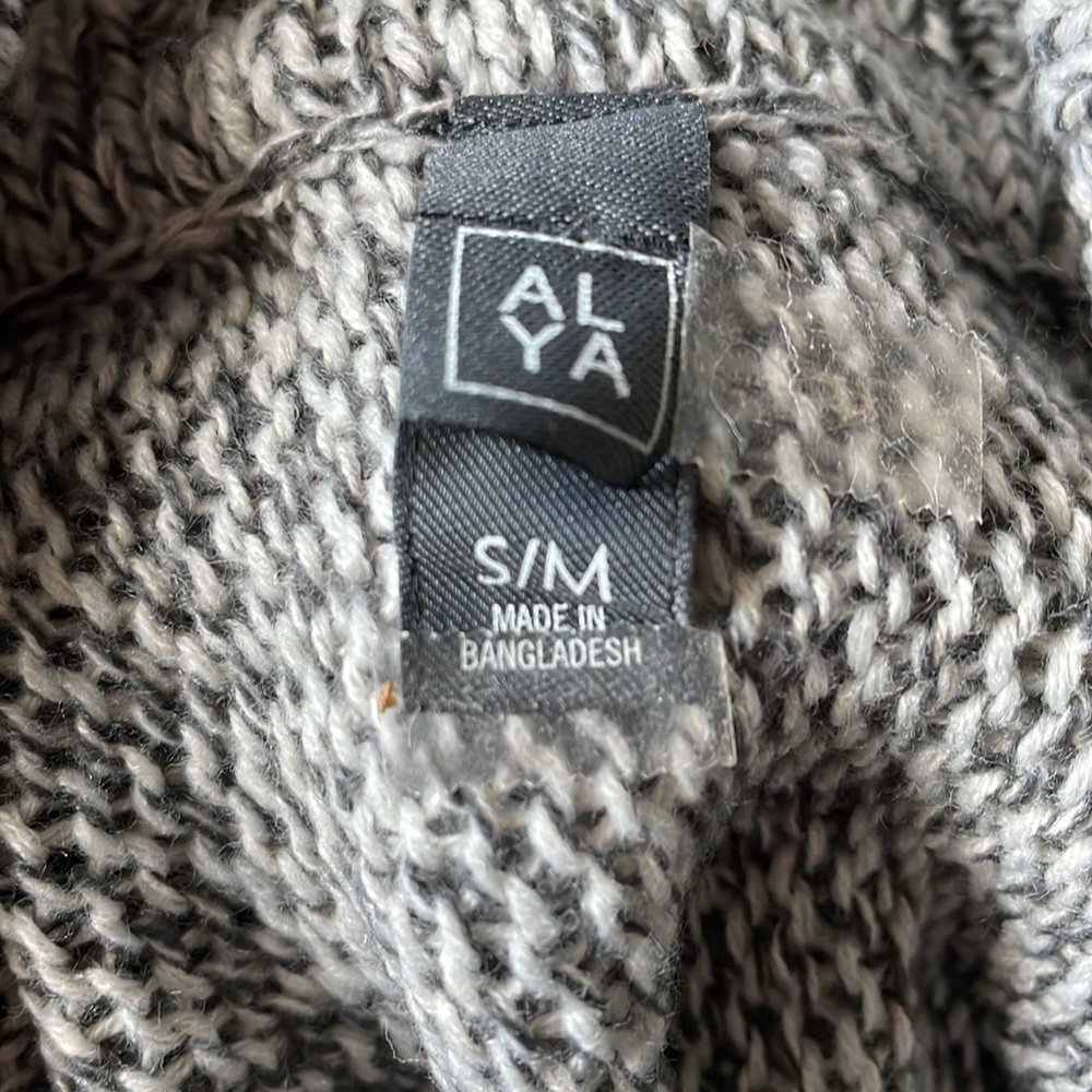 Alya Women’s Poncho Sweater Size SM Gray Cowl Neck Soft Knit Boho Style Ruffles - Picture 4 of 9